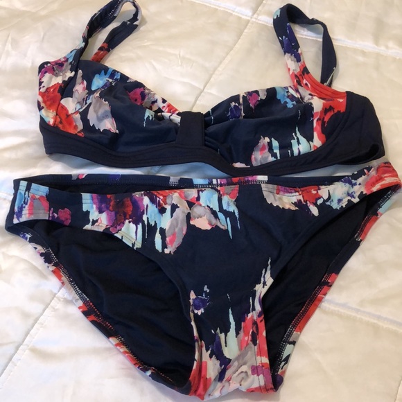 🔥🔥KATE SPADE Floral Bikini Swim Suit (2pcs) NWOT - Picture 2 of 9